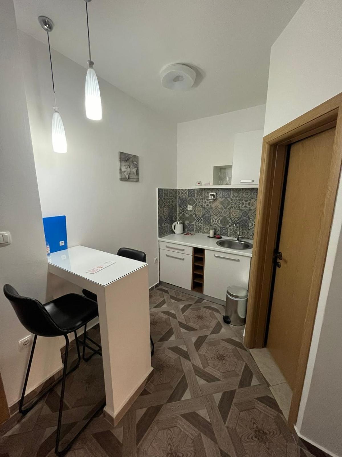 Garni Hotel Tianis Kotor Luaran gambar